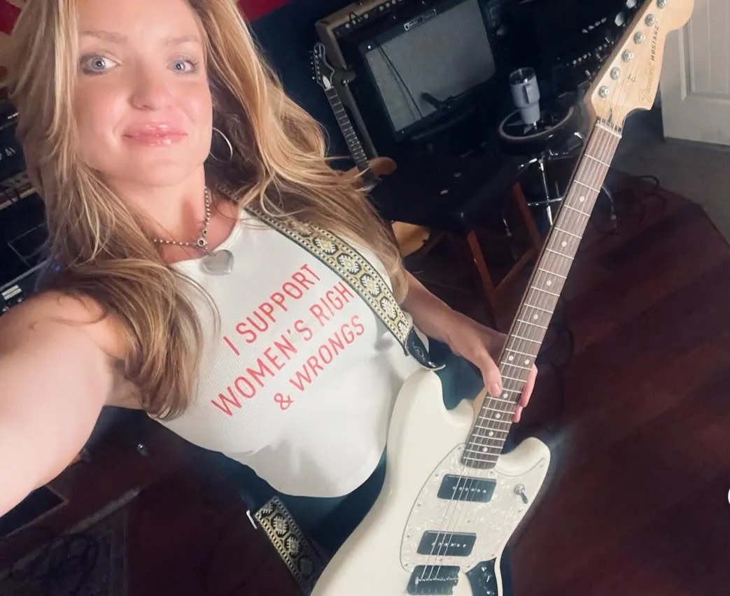 Natalie Merrill playing guitar with The Glorious Heydays