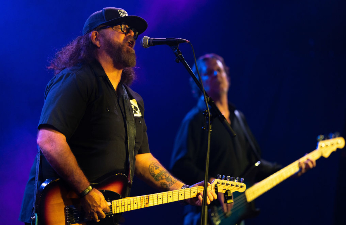 Mark Moffatt performing onstage with The Glorious Heydays